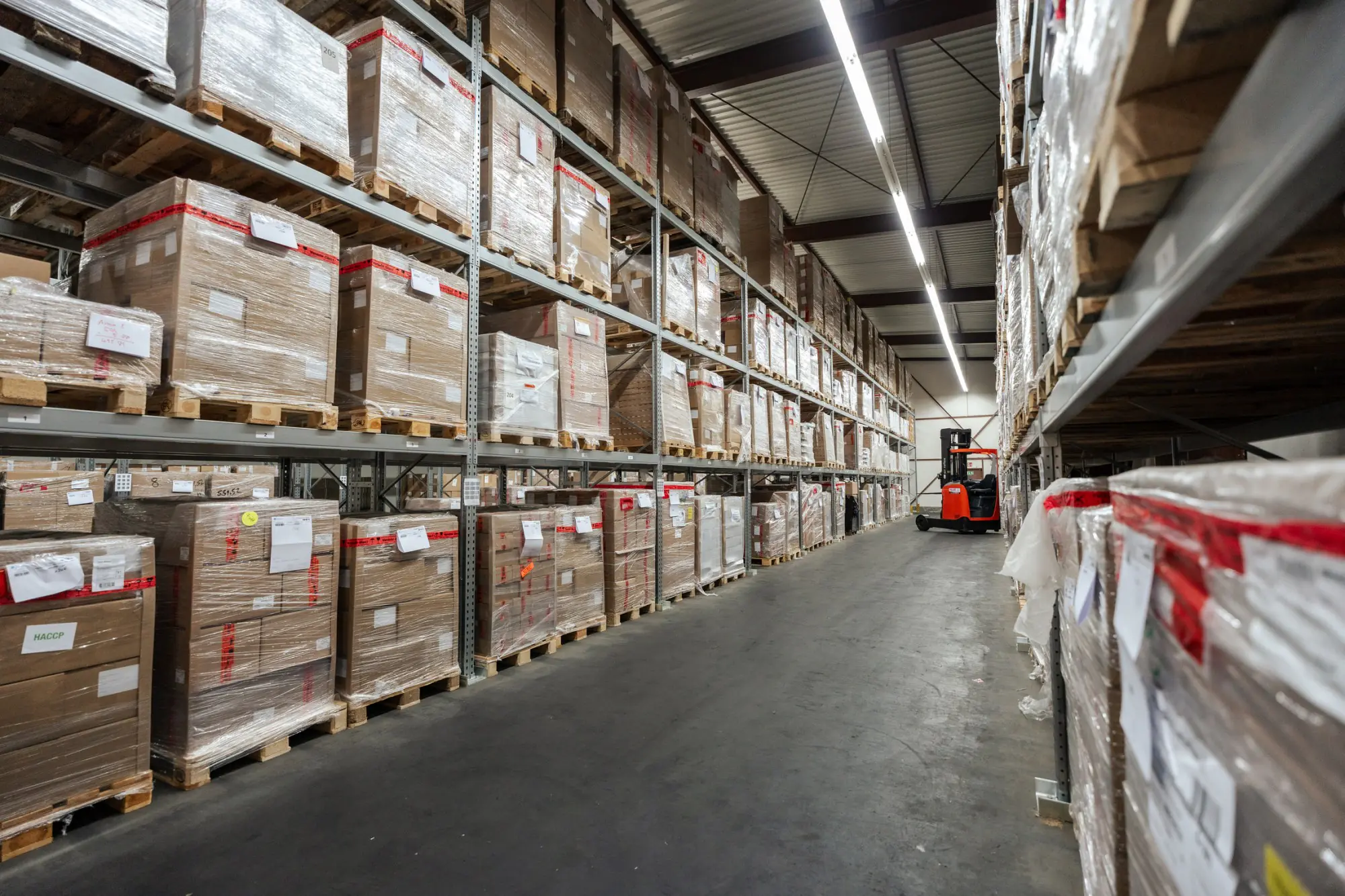 Lagerhalle SL Fulfillment Schweiz